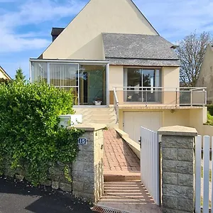  Hébergement de vacances Les Grillons, Proche Gr34 France